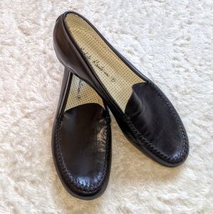 Elegant Black Leather Loafers